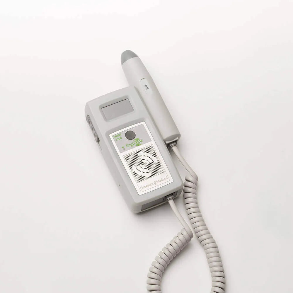 Medical device with a handheld probe and display on a white background